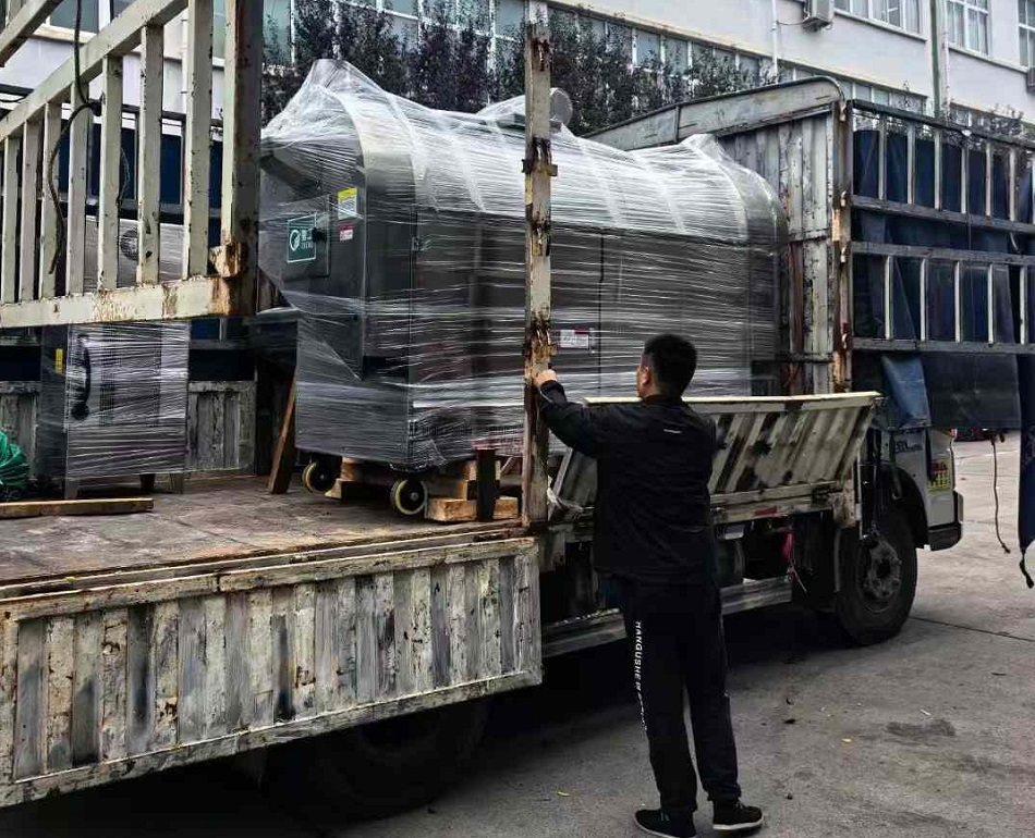 河南濮陽客戶訂購(gòu)的流水線電磁炒貨機(jī)裝···